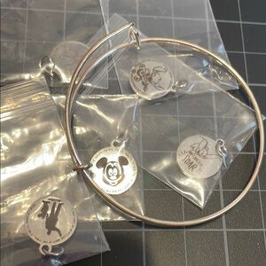 Triton’s Treasures Disney Bangle Bracelet with Charms Mickey Dumbo Stitch